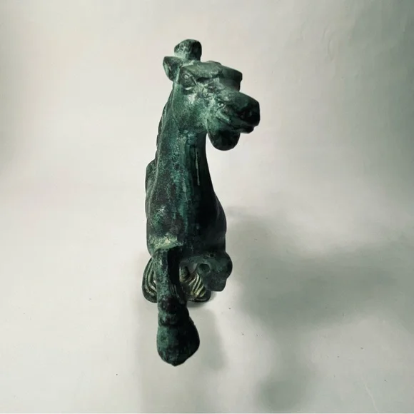 5 1/2" Vintage Reproduction of the Flying Horse of Gansu Statue Green Patina - Picture 6 of 16